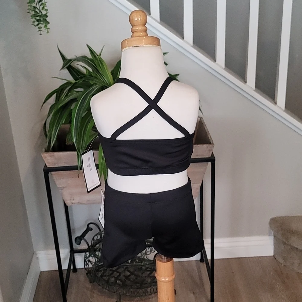 Shimmy Shimmy Inc Crop Top & Short Set - Picture 4 of 7